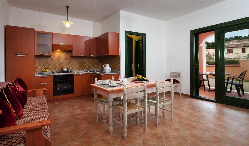 Appartamenti Le Ginestre E Gli Oleandri Cala Liberotto Kamer foto
